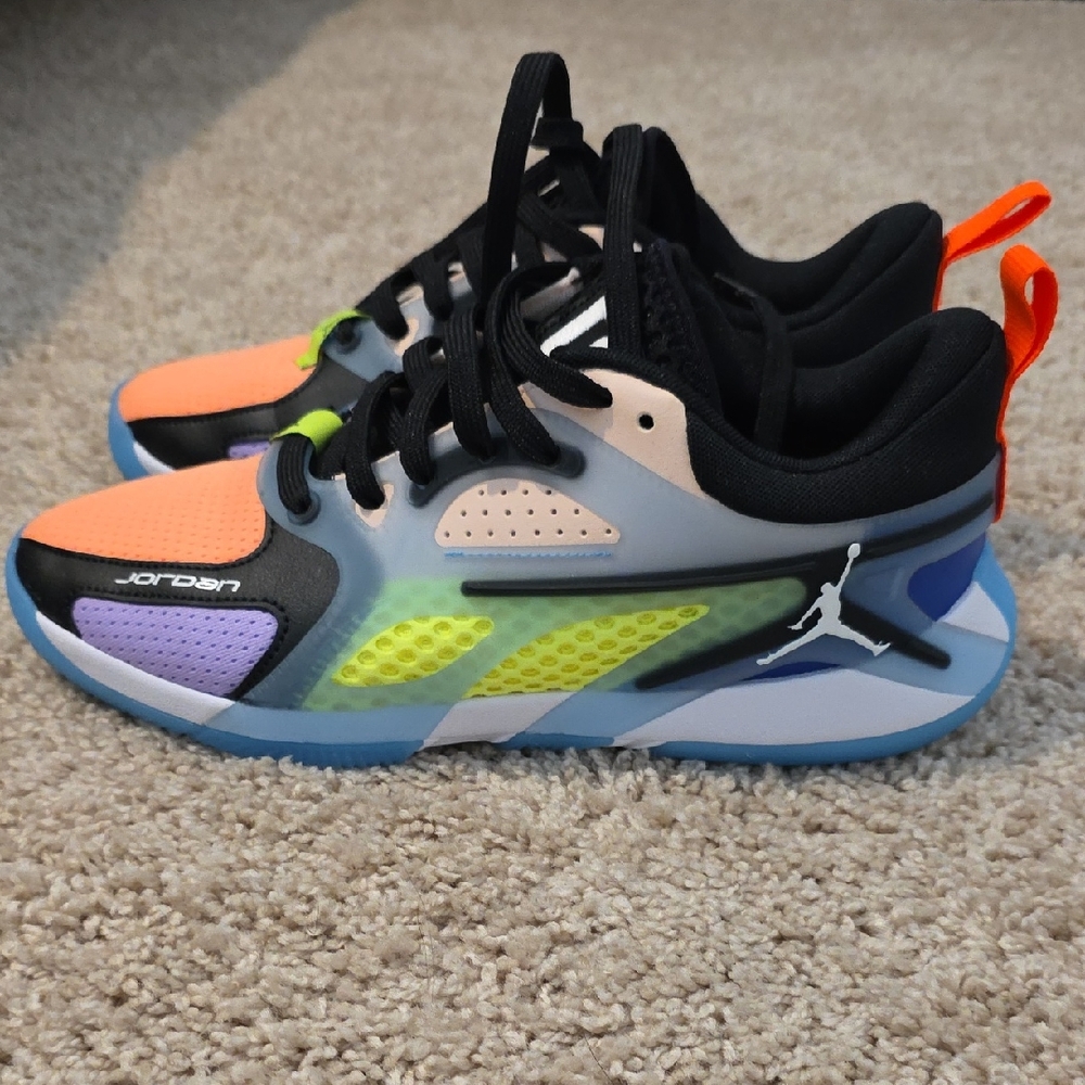 Jordan Heir Woman's Sneaker Size 9